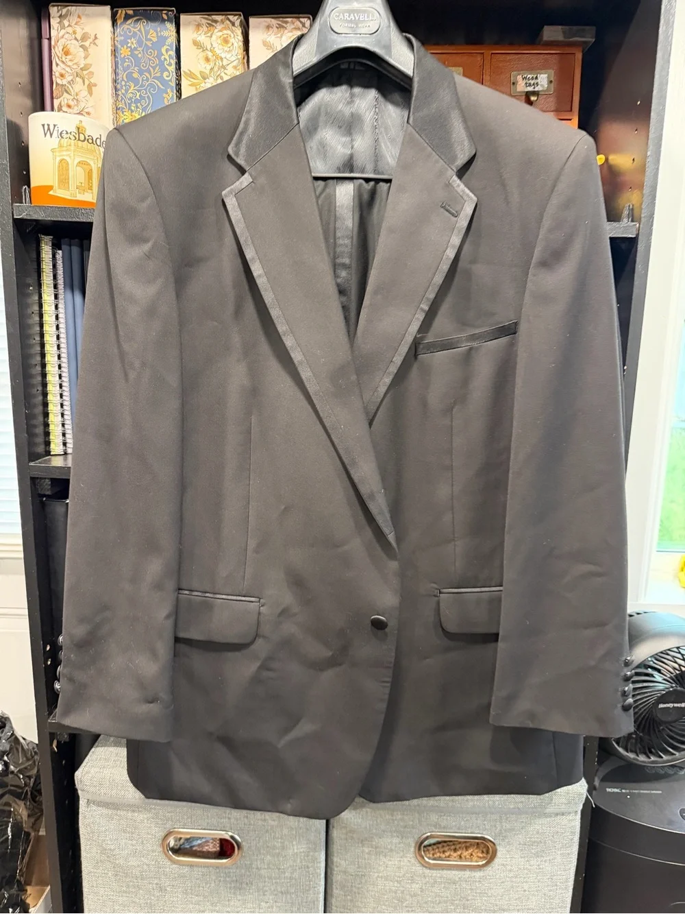 Men's Black Single-Button Satin-Trim Tuxedo Jacket